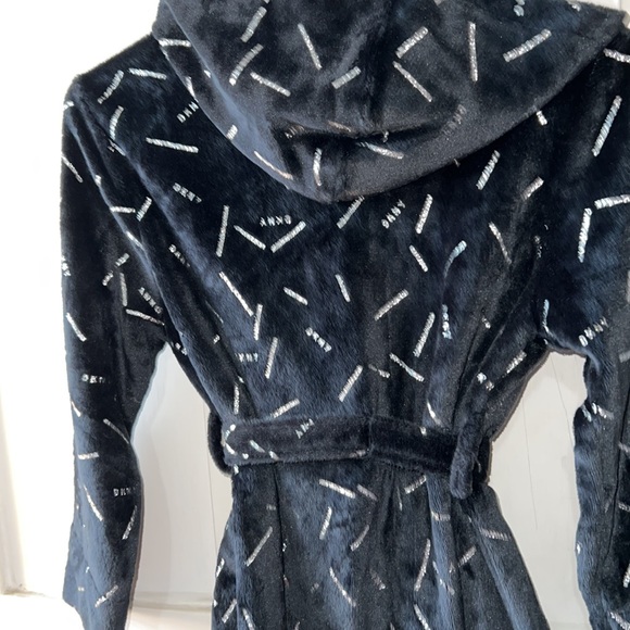 Girls DKNY!!! Plush Robe 8-10!! NWOT !! Black with silver writing!! - Picture 5 of 7